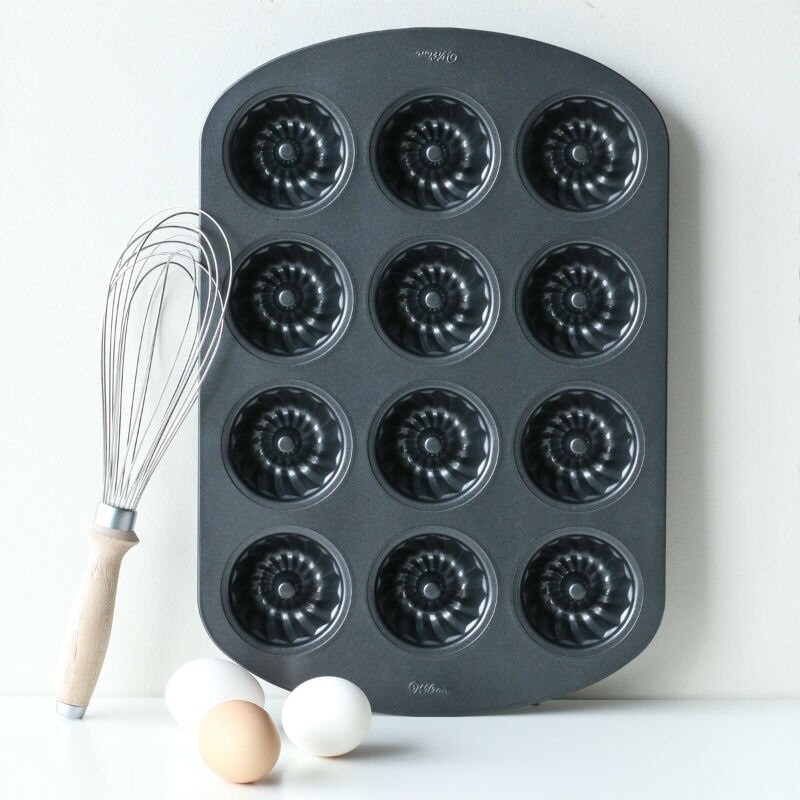 mini bundt cake pan