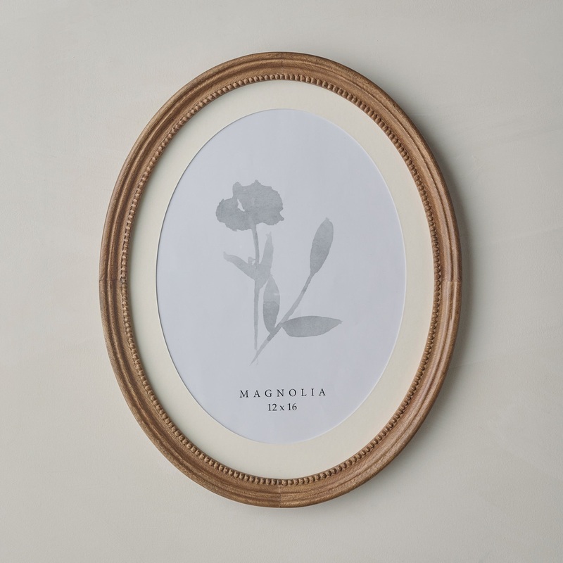 Willa Antiqued Wood Oval Picture Frame