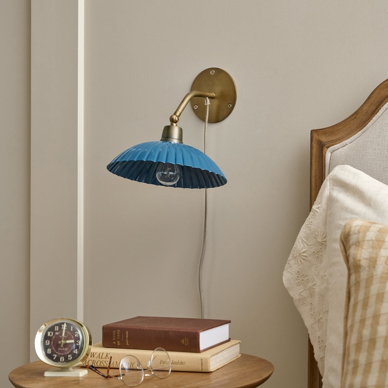 Chester Enamel Plug-in Sconce