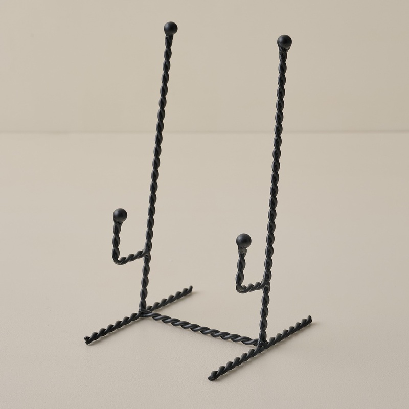 Twisted Metal Frame Easel